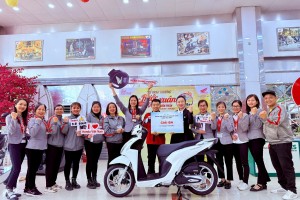 TRAO THƯỞNG CHO KỸ THUẬT TRƯỞNG KHUẤT ĐÌNH HƯNG - HEAD DUNG VƯỢNG - ĐẠT GIẢI BA KỸ THUẬT TRƯỞNG XUẤT SẮC NHẤT TOÀN QUỐC 2024.
